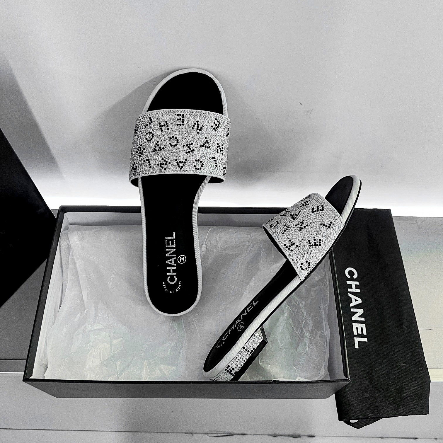 [TOP] CHANEL  Sandal - Black