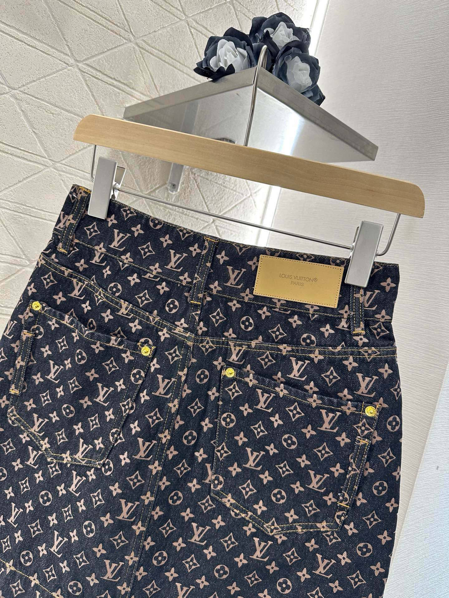 [TOP] Louis Vuitton LV Denim Skirt - Black