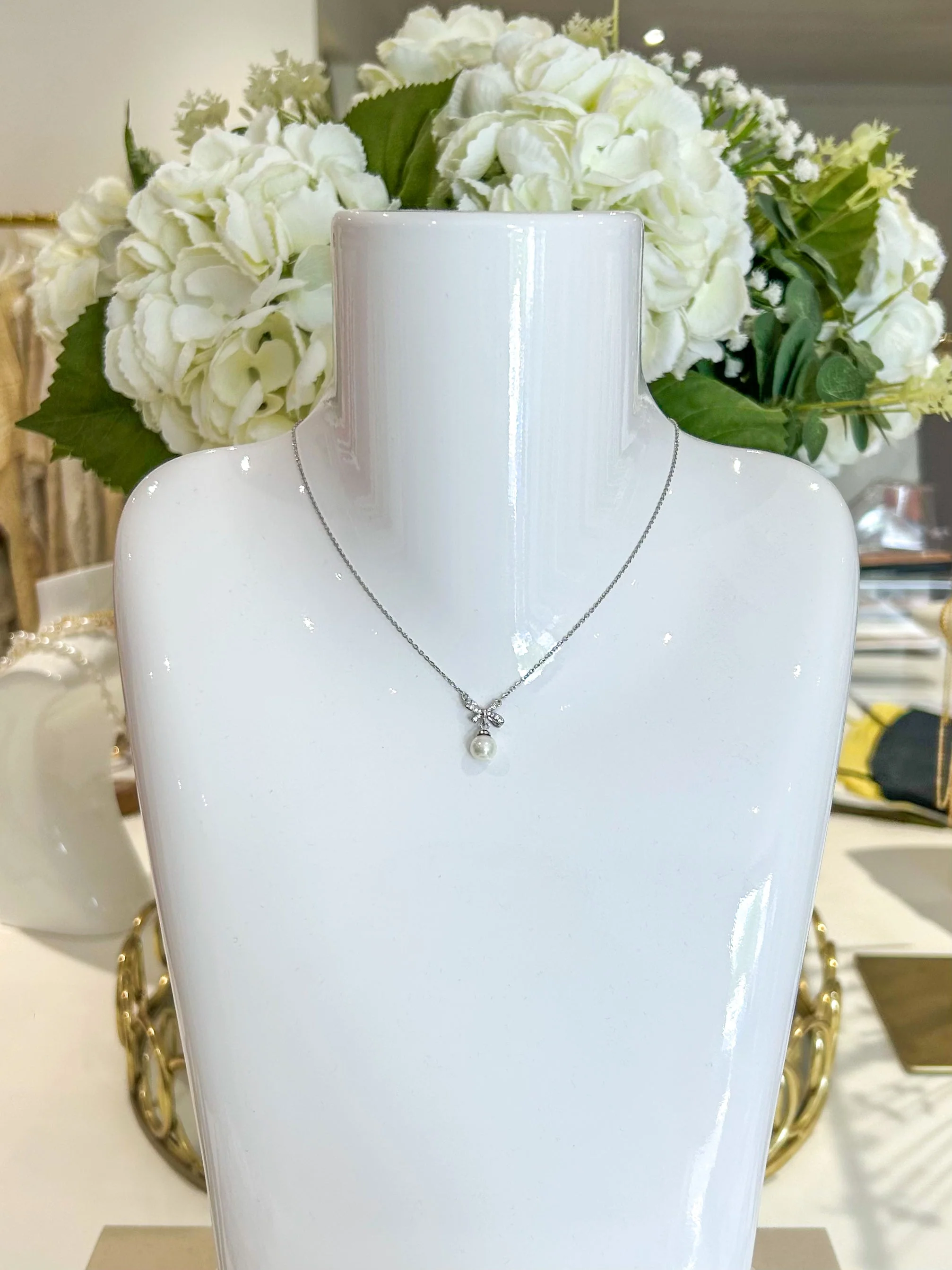 Diamante Bow Pearl Necklace (2 Colours)