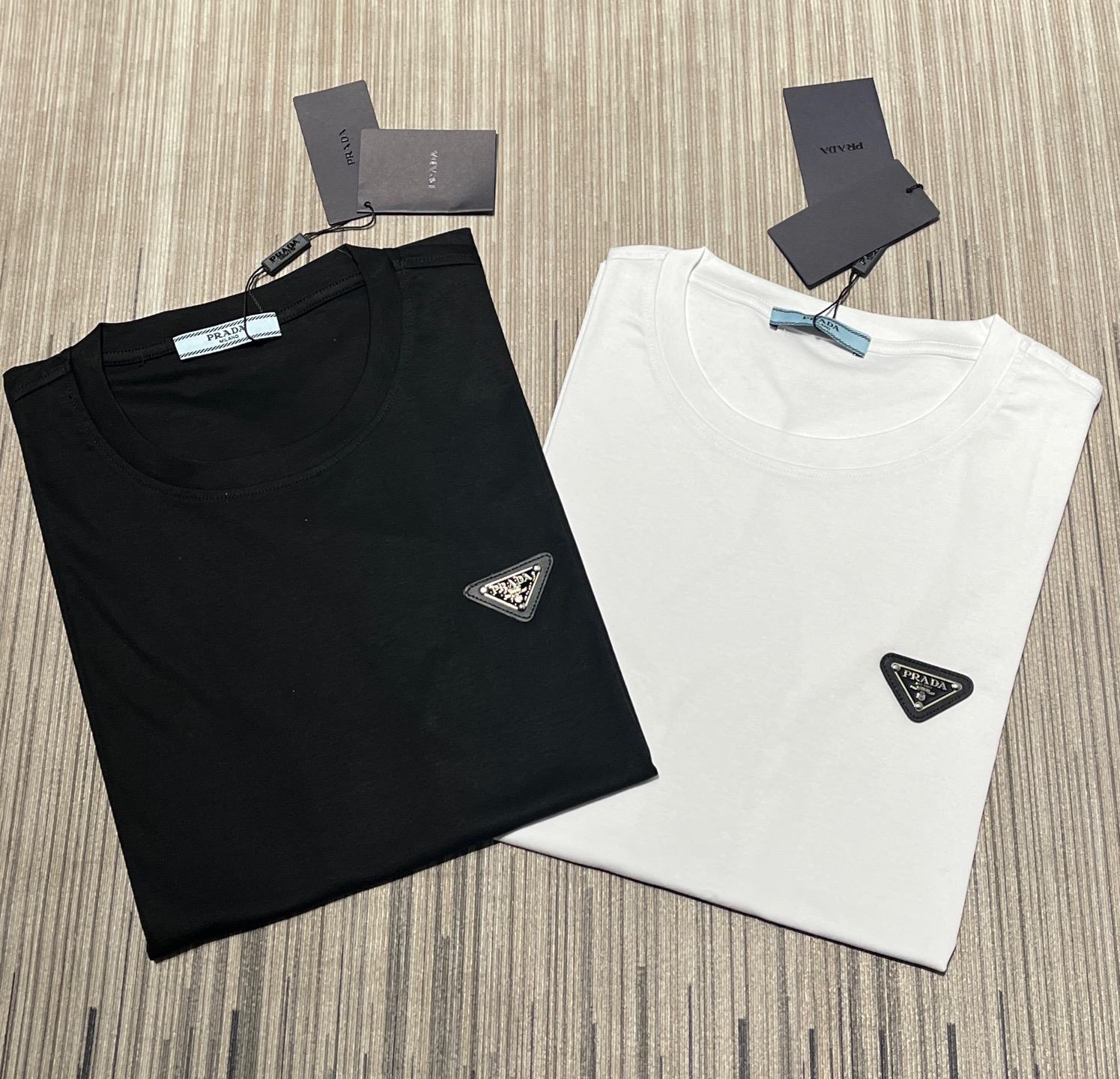 [TOP] PRADA Men's/Women's Logo T-Shirt - Black/White