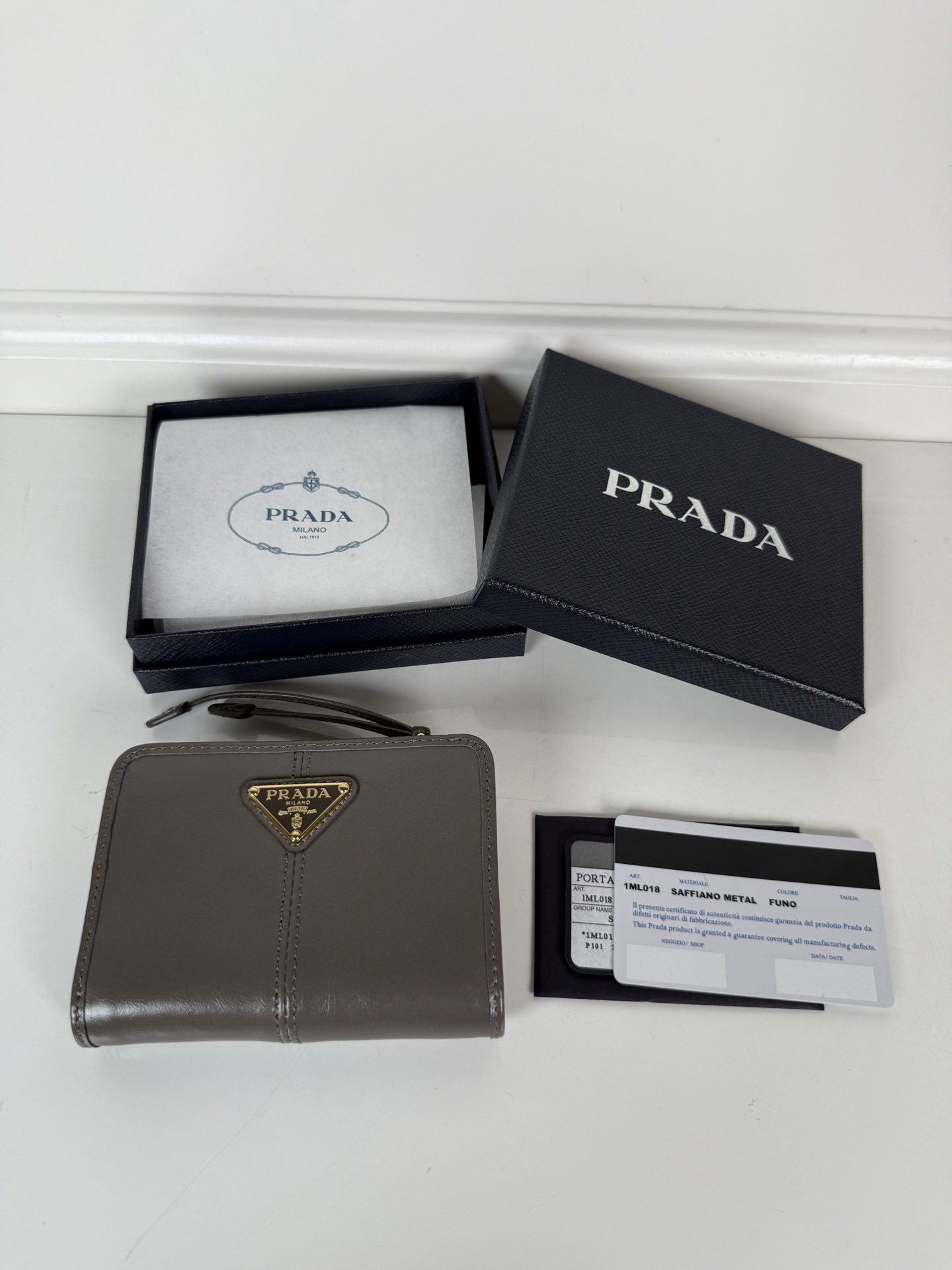 [TOP] PRADA Wallet 12 x 8cm - Grey - 711 Luxury