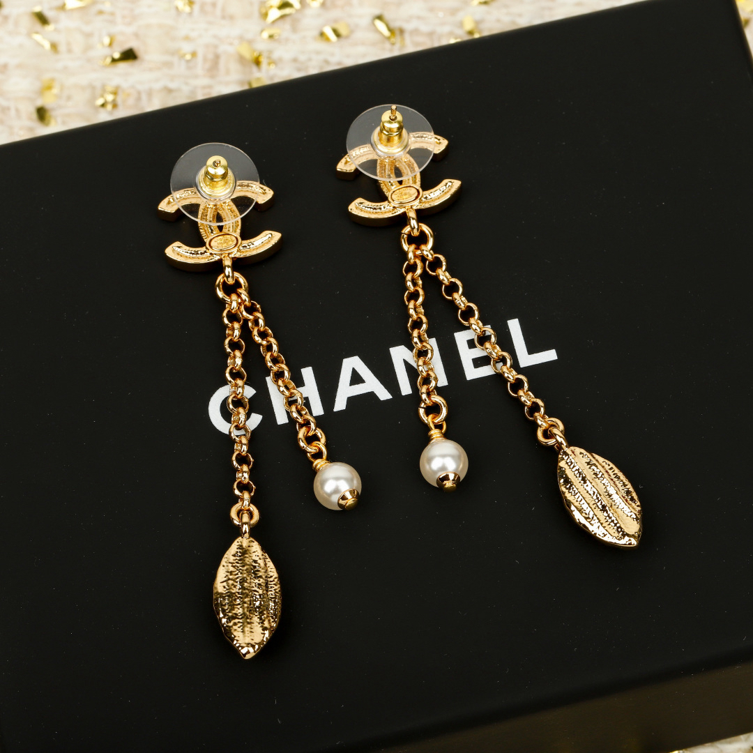 [TOP] CHANEL Earrings - Gold