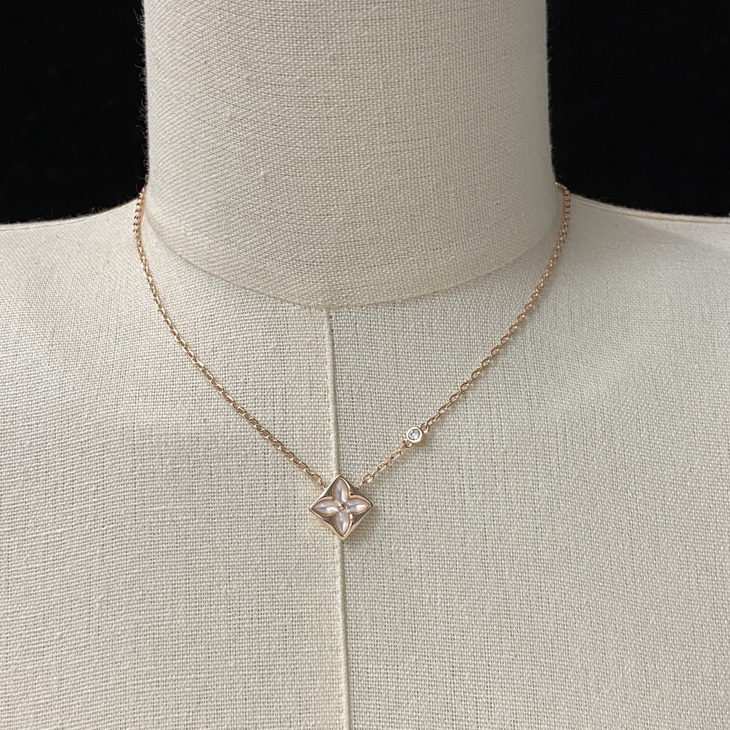 [TOP] Louis Vuitton LV Necklace - Rose Gold - 711 Luxury