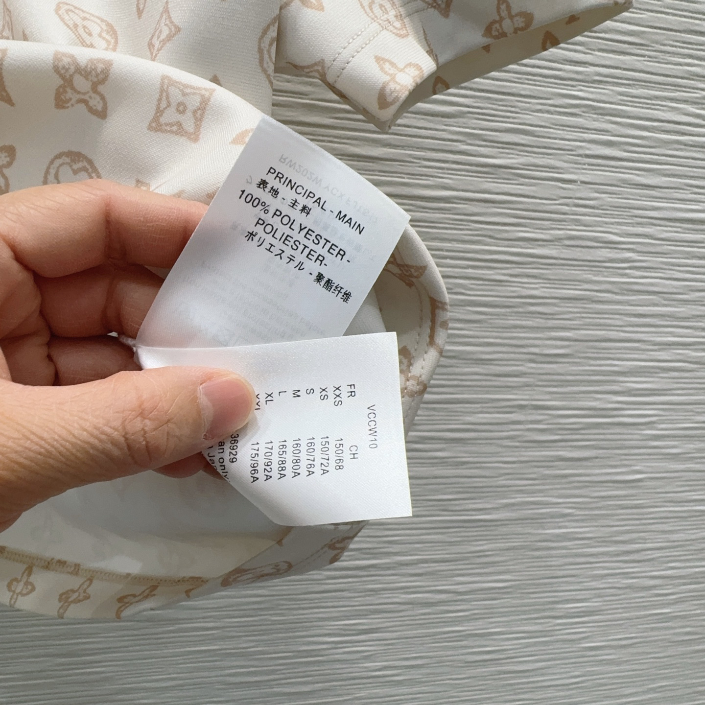 [TOP] Louis Vuitton LV T-shirt + Shorts Set - White