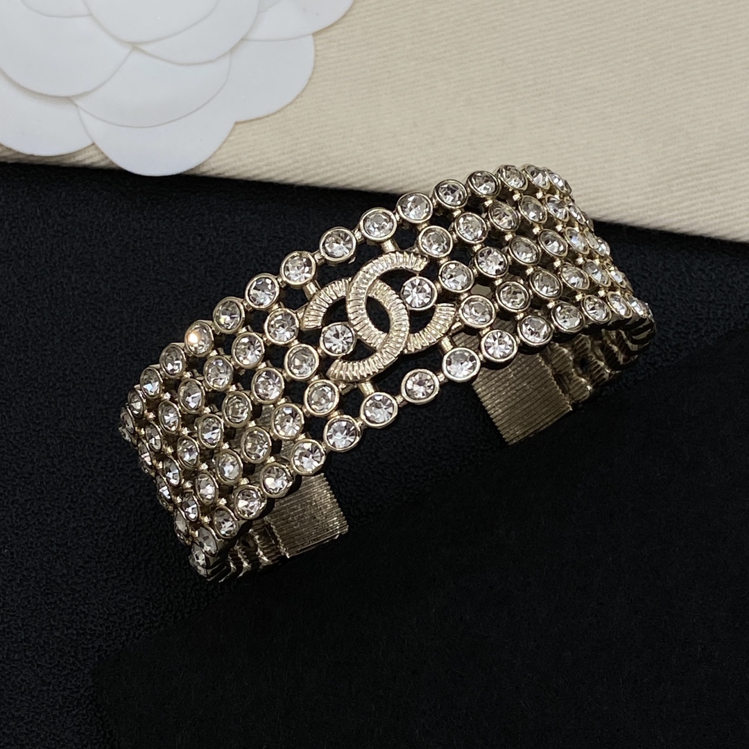 [TOP] CHANEL Bracelet - Gold - 711 Luxury