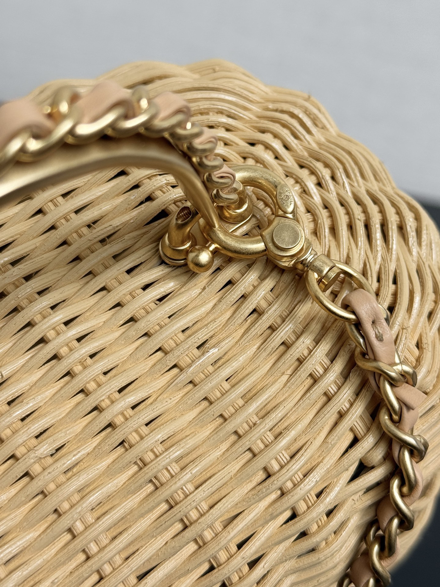 [TOP] CHANEL Bamboo Woven Handle Bag 20x11x12cm - 711 Luxury