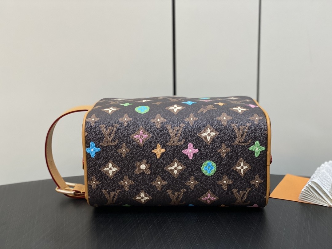 [TOP] Louis Vuitton LV Locker Dopp Kit Monogram Bag 23x13x12cm - Brown - 711 Luxury