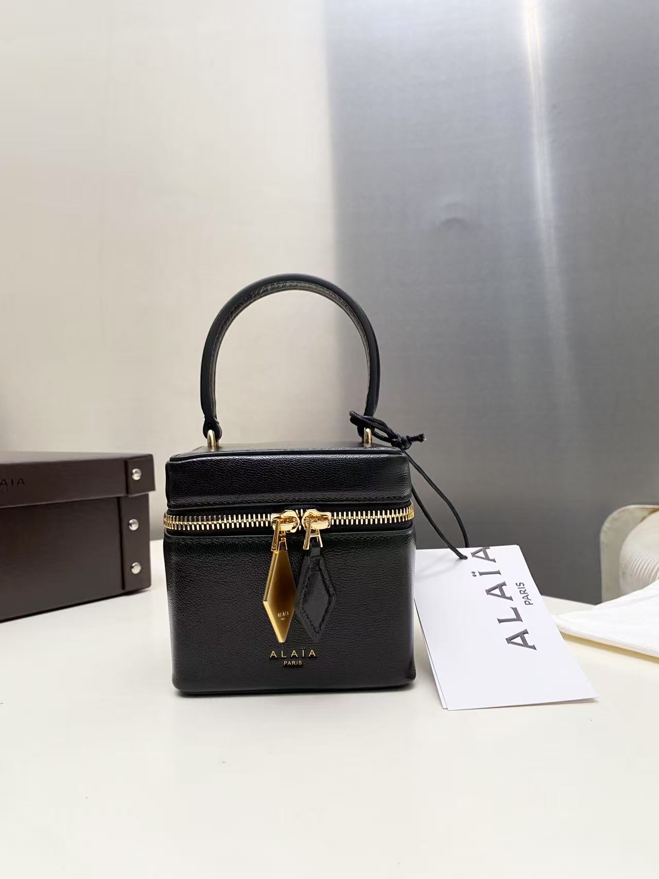 [TOP] ALAIA CUBE VANITY Bag 11-11-11 CM - Black - 711 Luxury