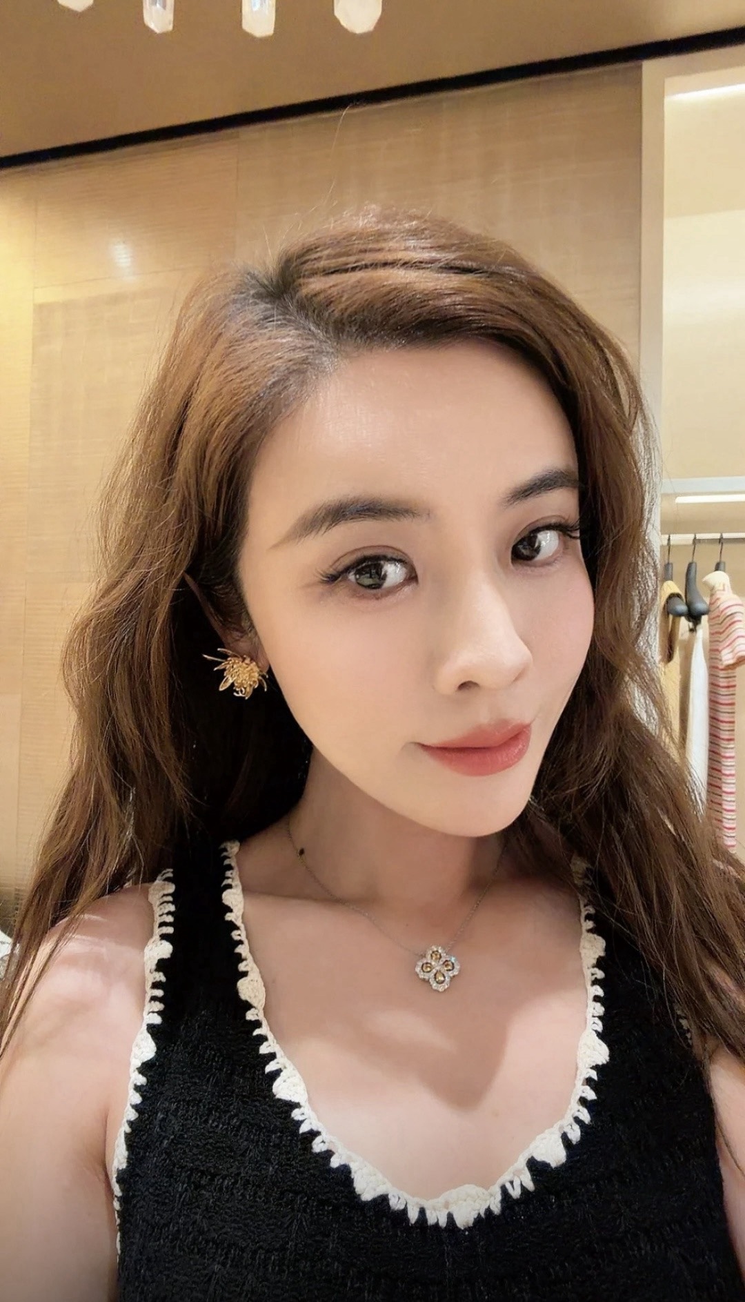 [TOP] CHANEL Earrings - Gold