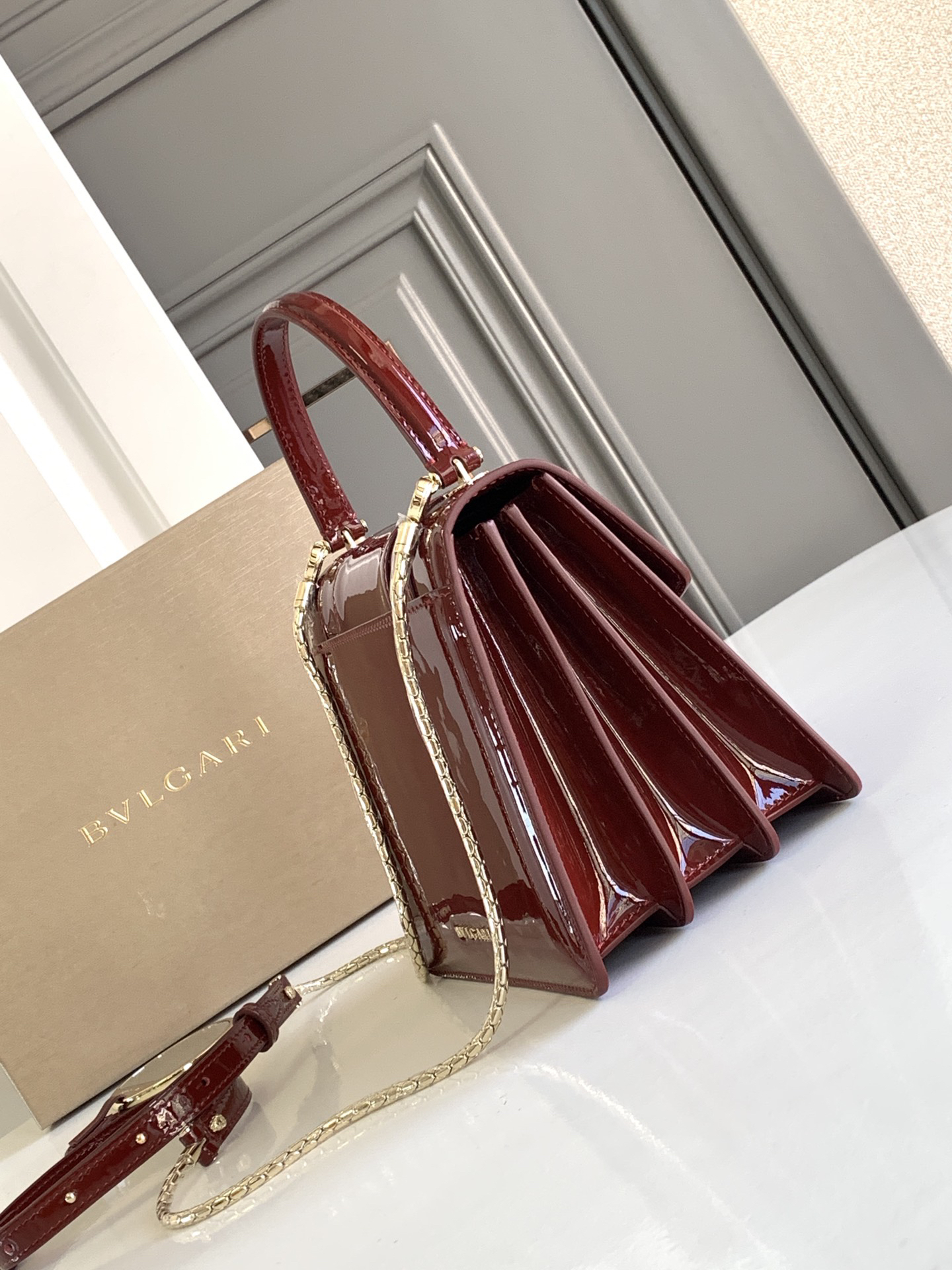 [TOP] BVLGARI Serpenti Forever Bag Calfskin 18x15x9.5cm - Red