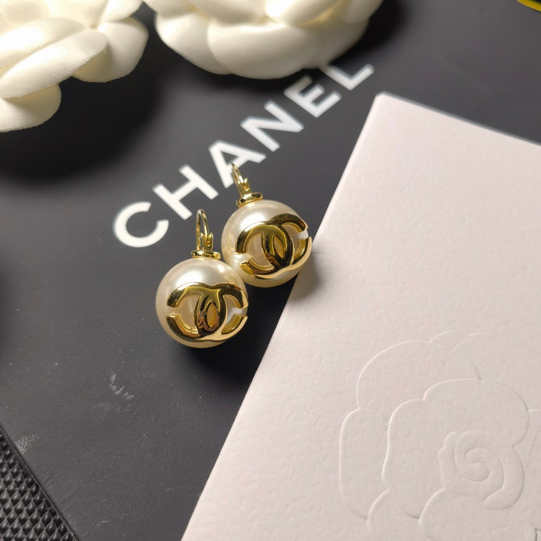 [TOP] CHANEL CC Earrings - Gold