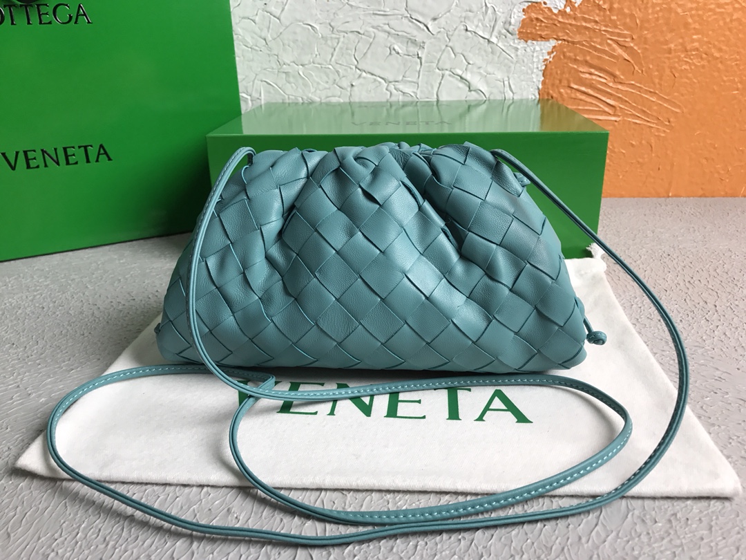 [TOP] Bottega Veneta BV The Pouch Bag 22x13x7cm - Light Blue - 711 Luxury