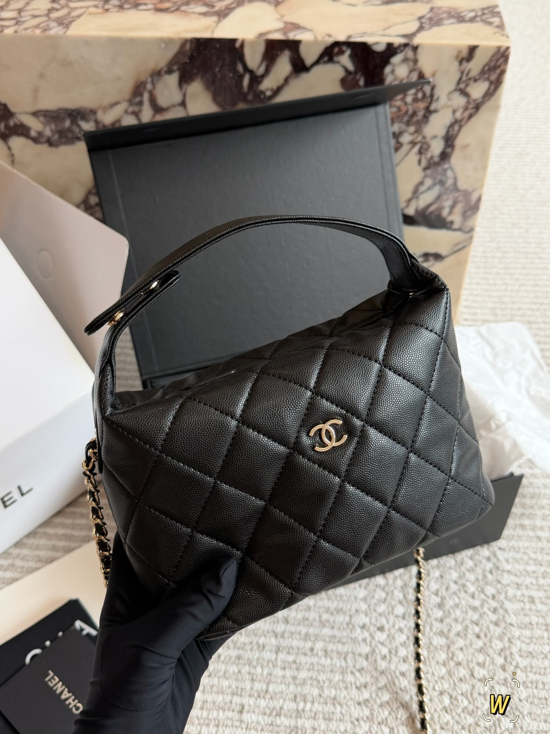 Chanel 25c Hobo Quilted Leather Handbag with Gold-Tone Hardware (Replica)
