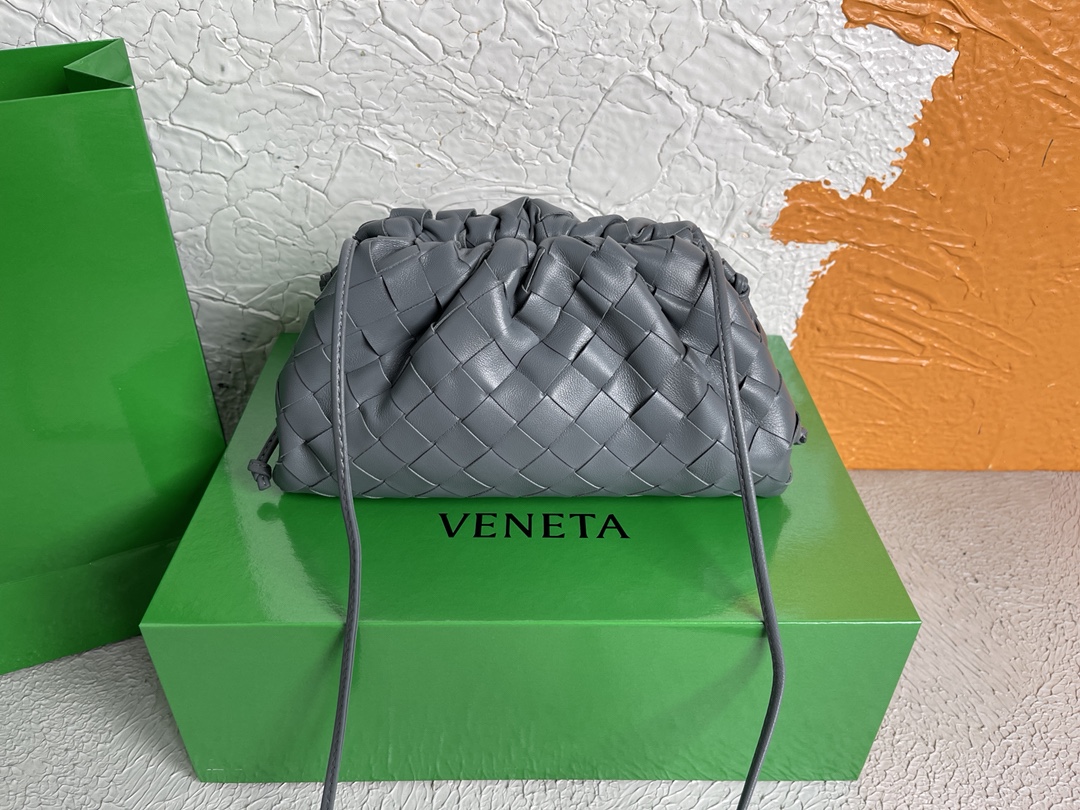 [TOP] Bottega Veneta BV The Pouch Bag 22x13x7cm - Gray - 711 Luxury
