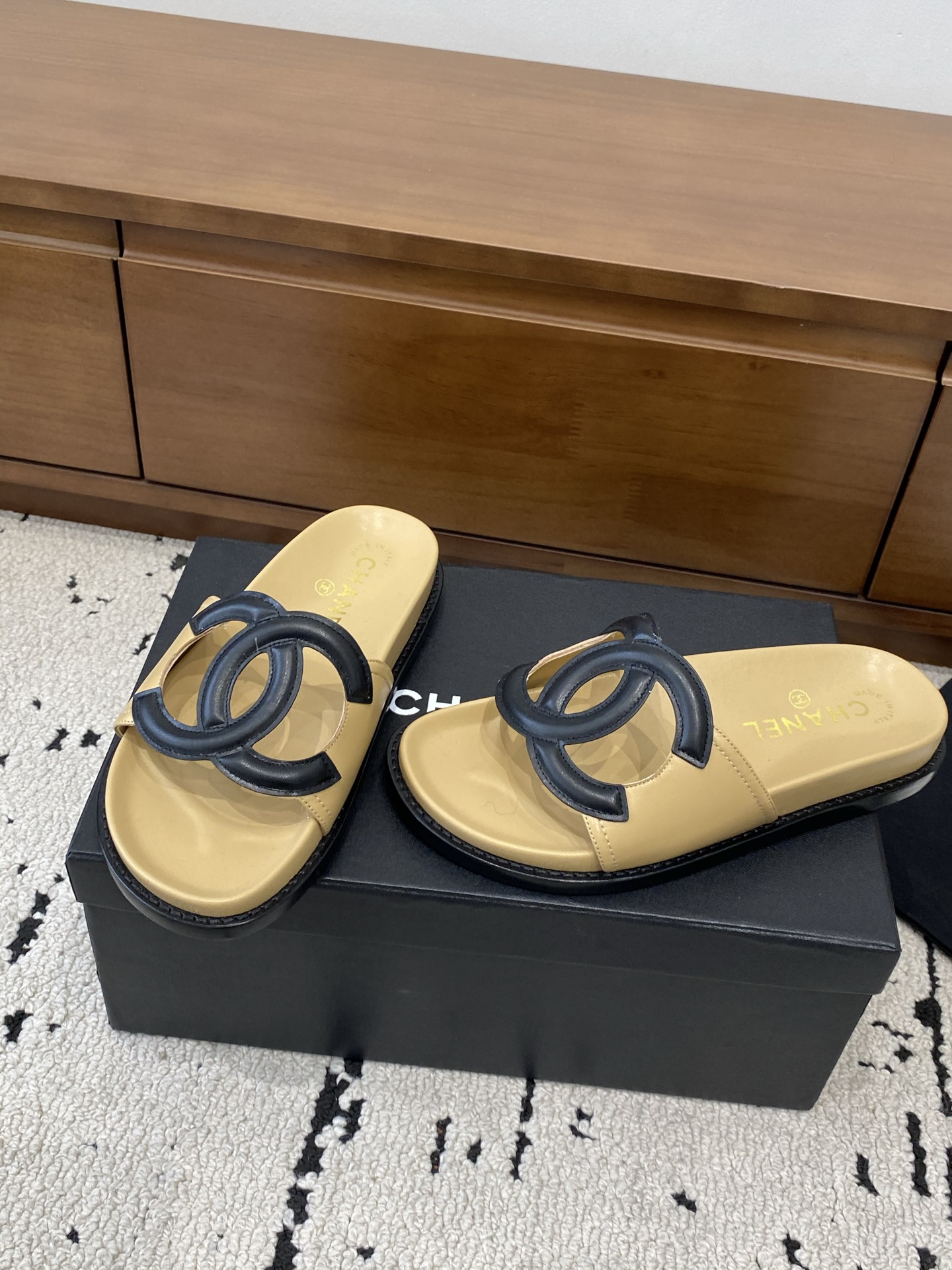 [TOP] CHANEL Slippers - Apricot - 711 Luxury