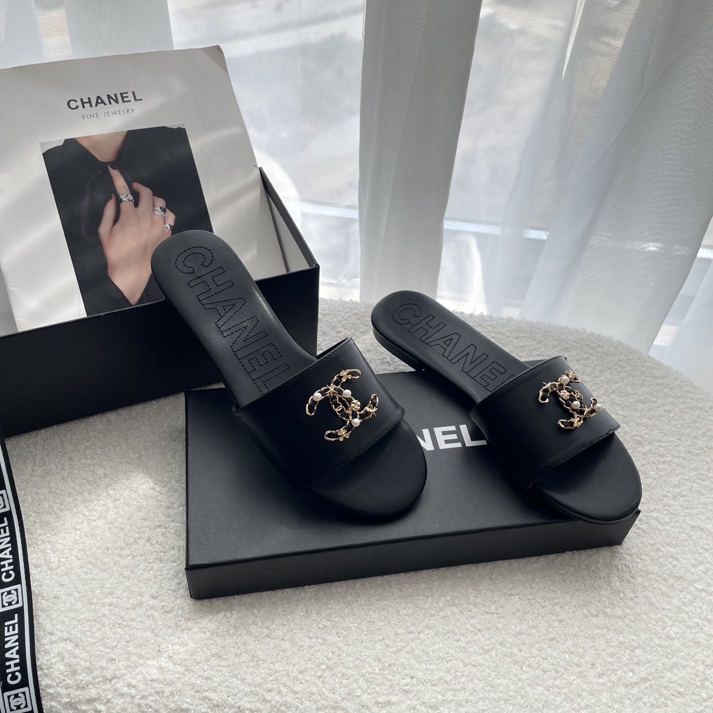 [TOP] CHANEL Flat Sandals - Black
