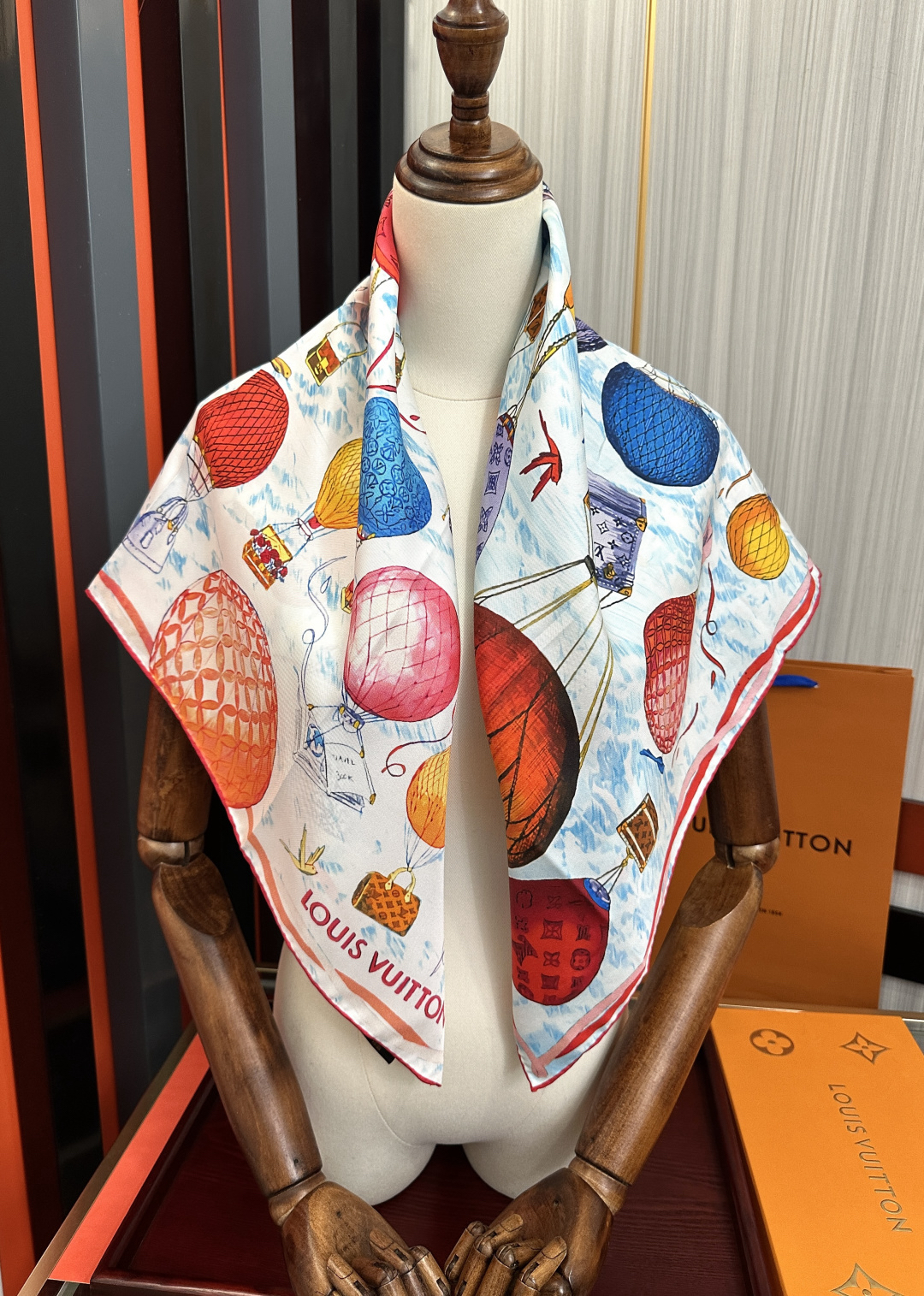 [TOP] Louis Vuitton LV Scarf 90x90 cm - Red - 711 Luxury