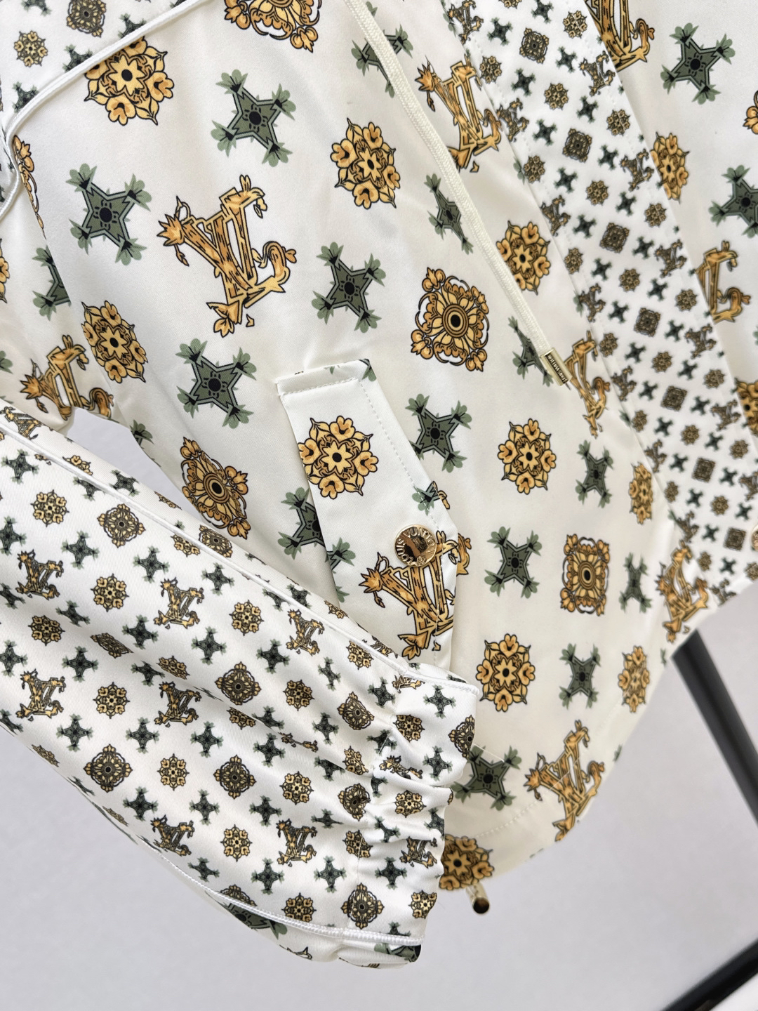 [TOP] Louis Vuitton LV Hooded Zip-Up Monogram Trench Coat - White