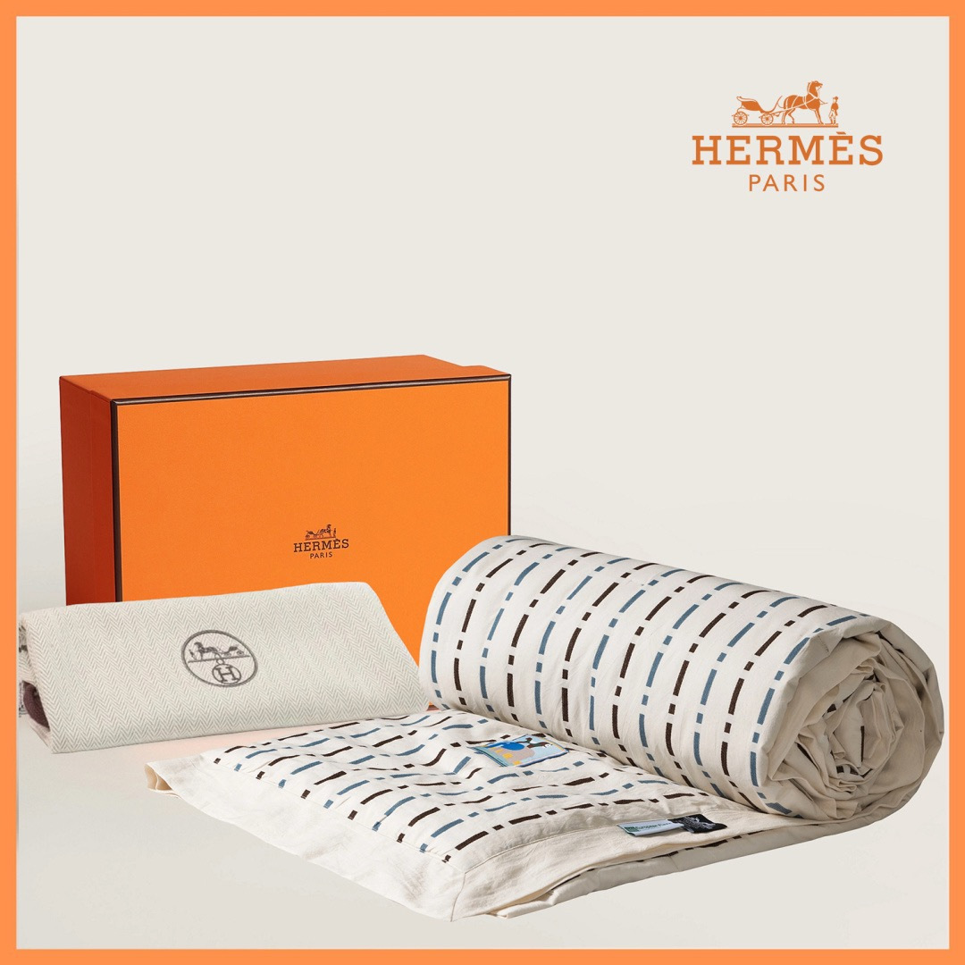 Designer Accessory Hermès DECOR ANIMAUX BLOCKS Cotton and Linen Silk Quilt #386542 View 2 | Nigo Office