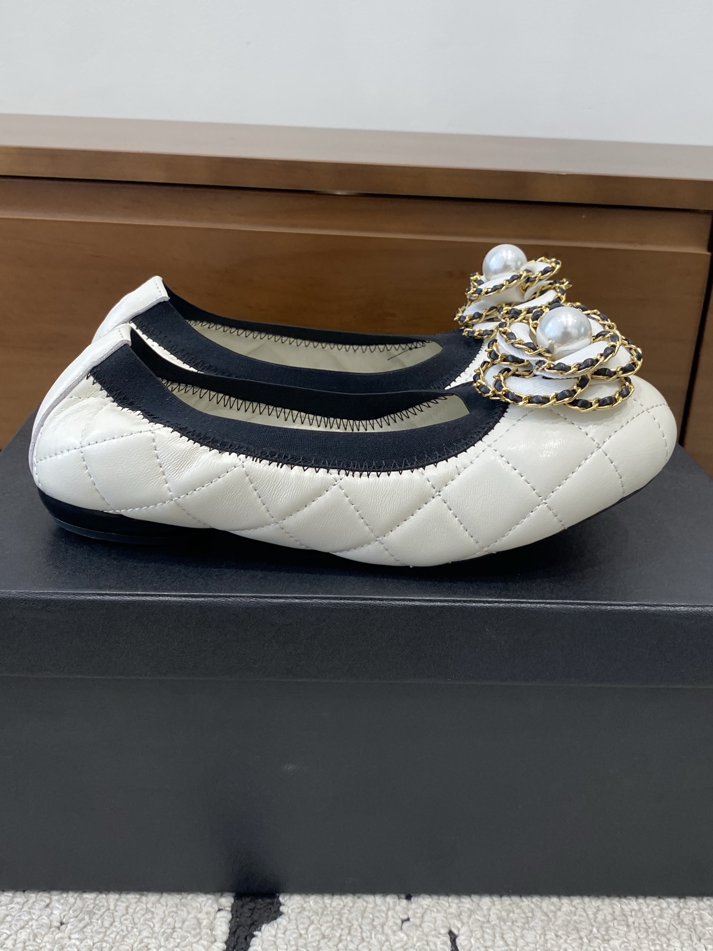 [TOP] CHANEL Flats - White - 711 Luxury
