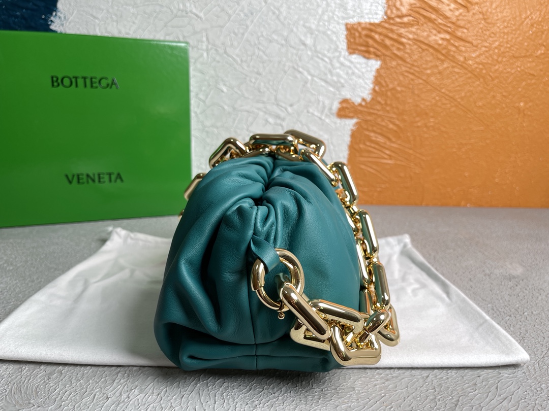 [TOP] Bottega Veneta BV The Pouch Bag Cowhide with Chain 31*16*12cm - Lake Green - 711 Luxury