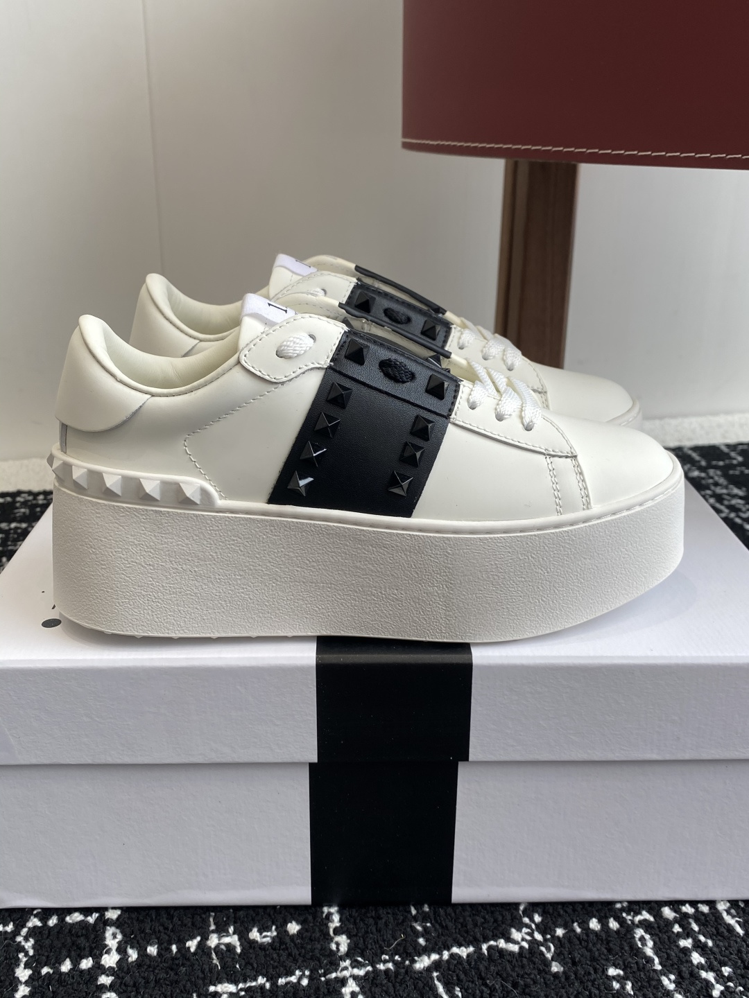 [TOP] VALENTINO Sneaker  - White - 711 Luxury