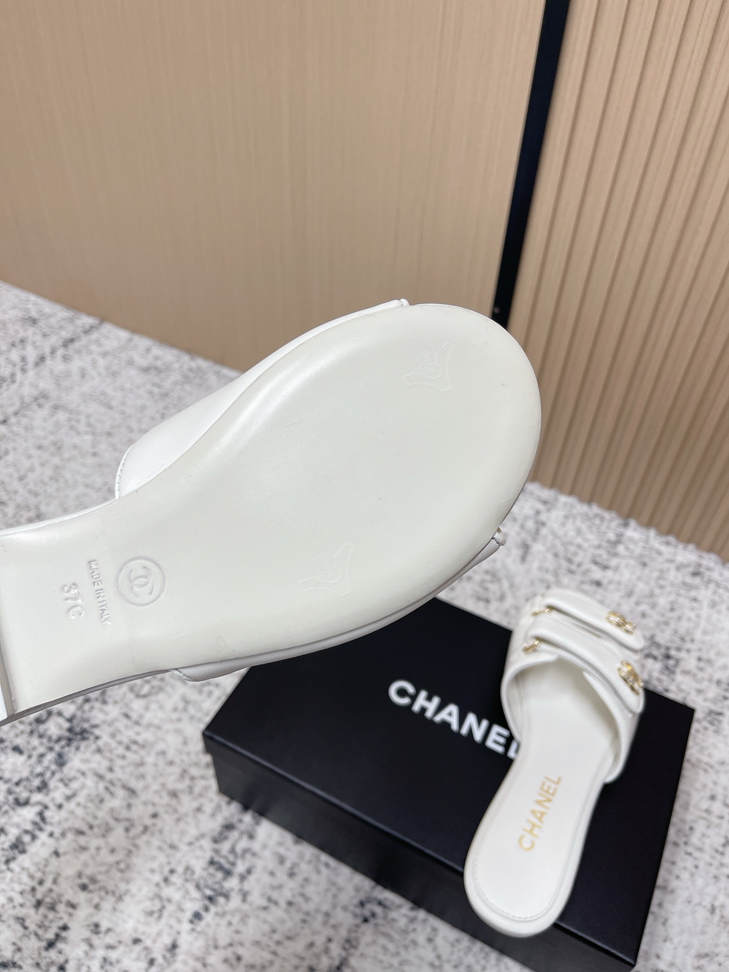 [TOP] CHANEL  Sandals - White