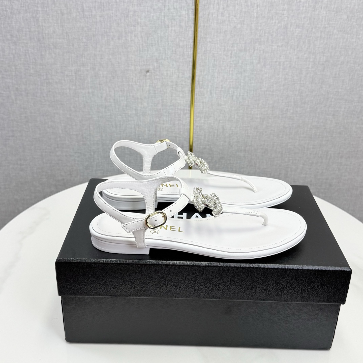 [TOP] CHANEL Sandals - White - 711 Luxury
