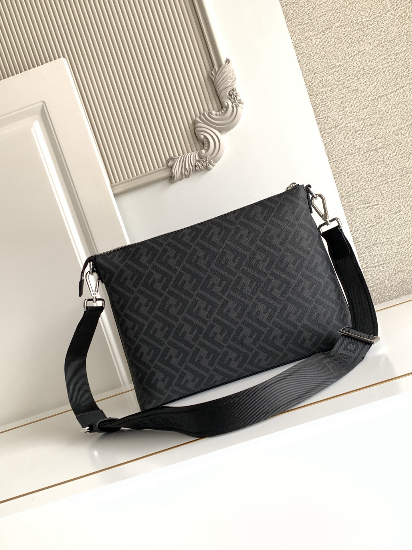 [TOP] FENDI Shoulder Bag 34x25x6cm - Black - 711 Luxury