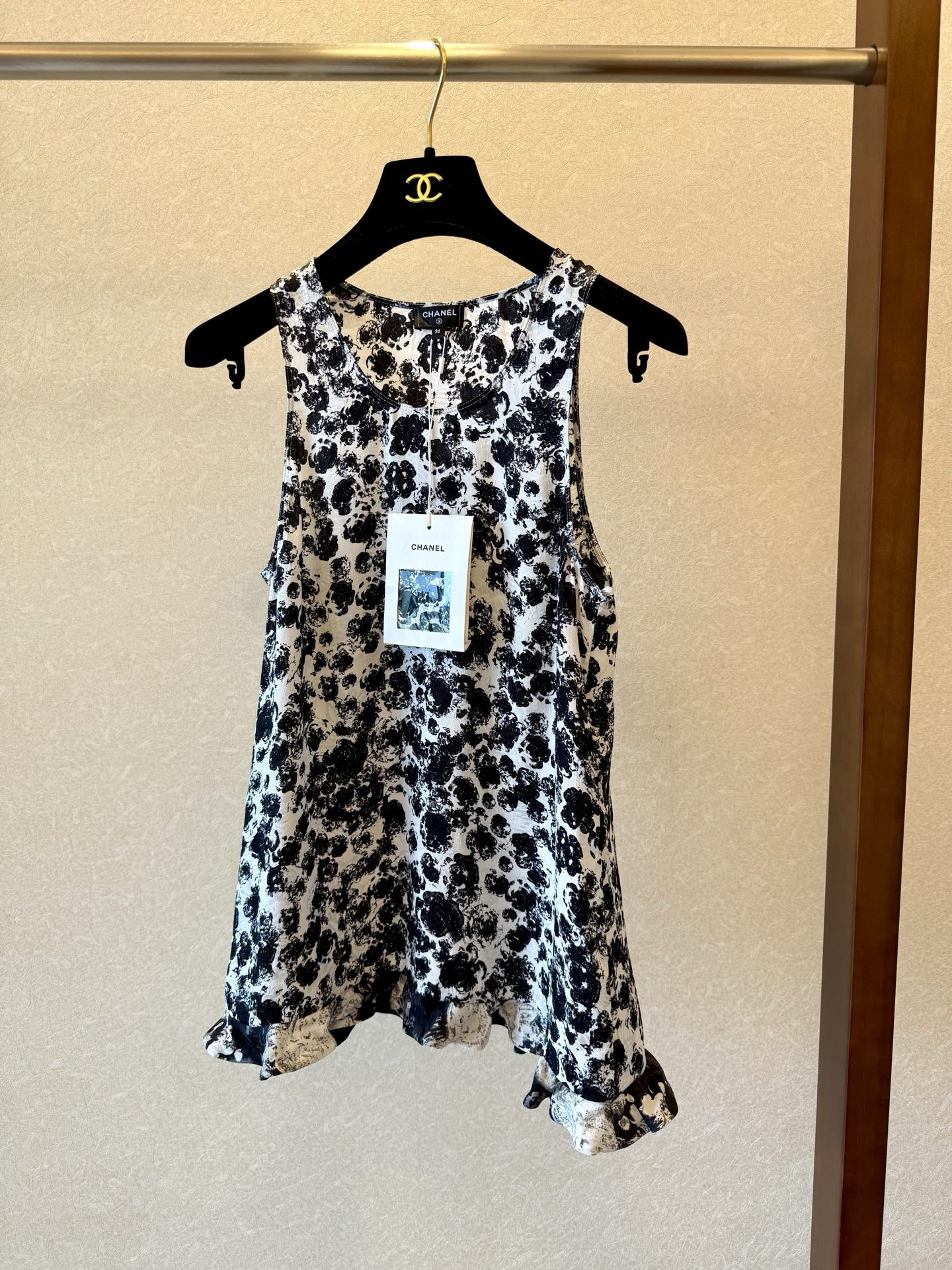 Chanel black Clothing Chanel Top Printed Silk Jacquard White Black #379214 View 2 | Nigo Office