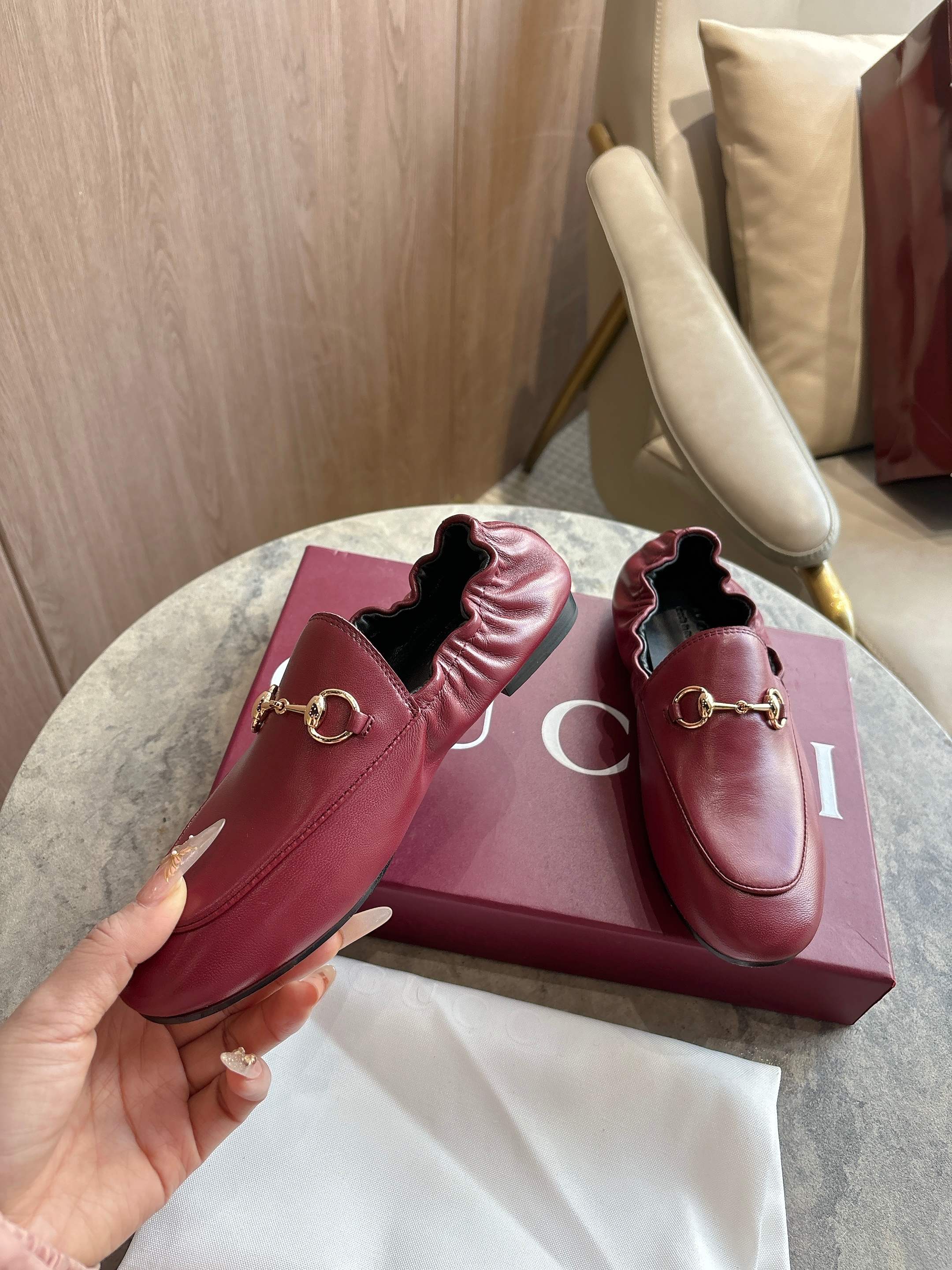[TOP] GUCCI Loafers - Red - 711 Luxury
