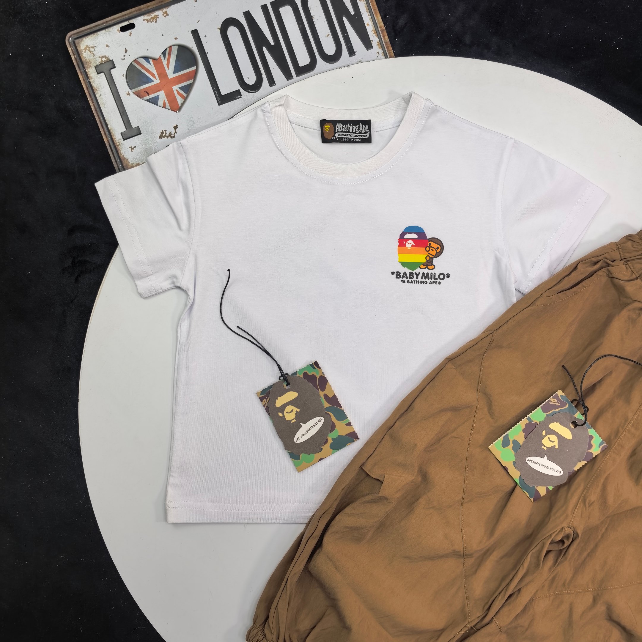 Bape Unisex Kids White Rainbow Baby Milo Print Short Sleeve T-Shirt & Brown Lightweight Mosquito Repellent Jogger Pants Set Boys Girls Sizes 90-150