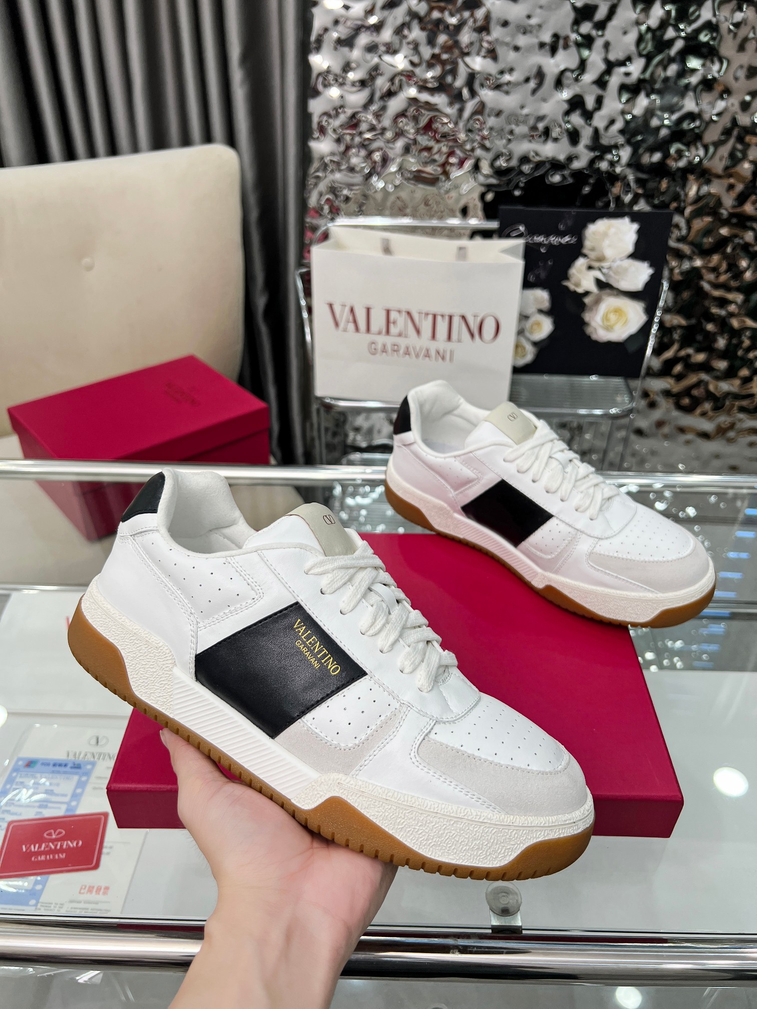 [TOP] VALENTINO Casual Shoes - White and Black - 711 Luxury