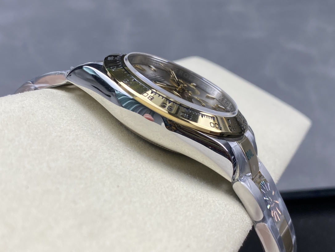 [TOP] ROLEX Men's Watch 40 mm - Gold