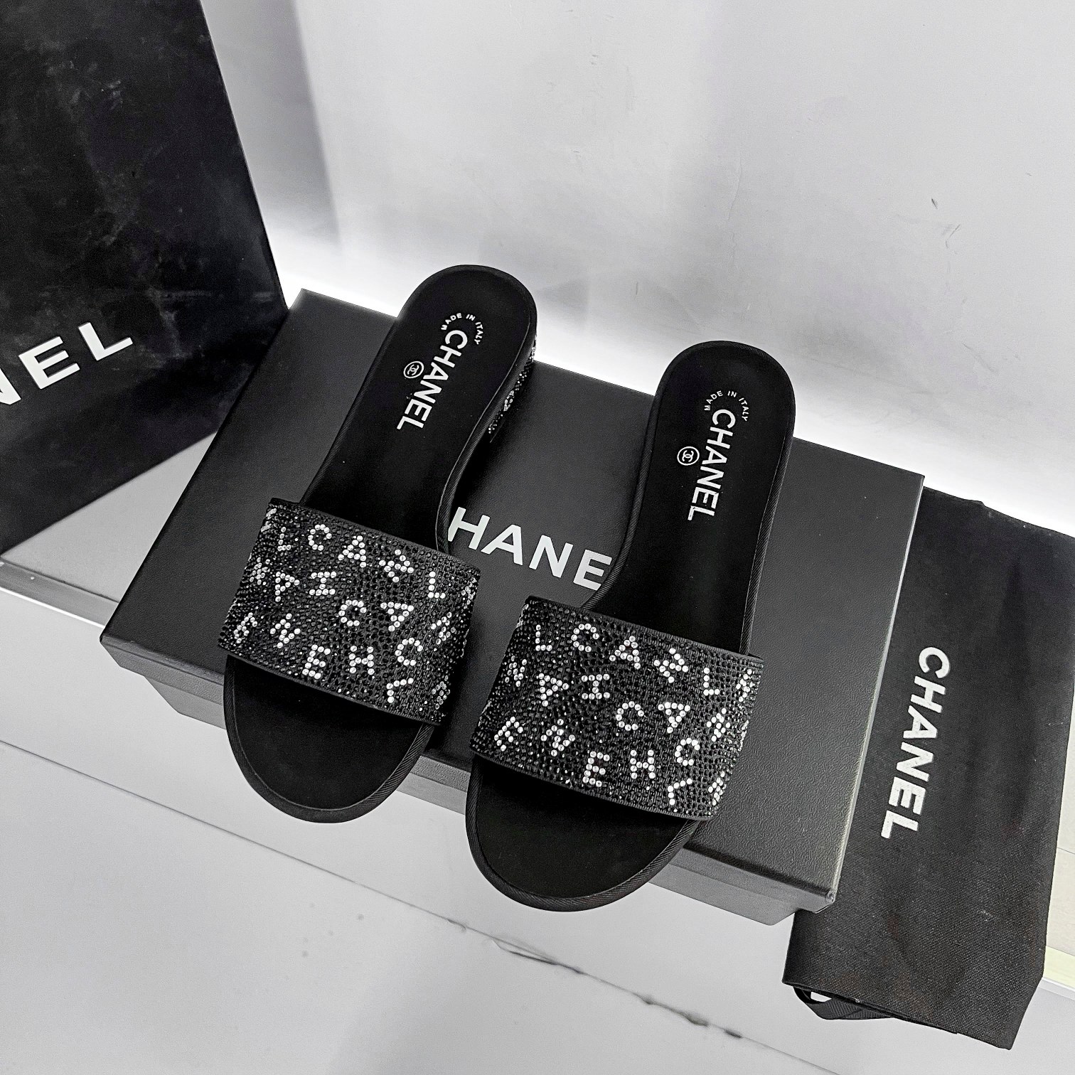 [TOP] CHANEL Sandal - Black