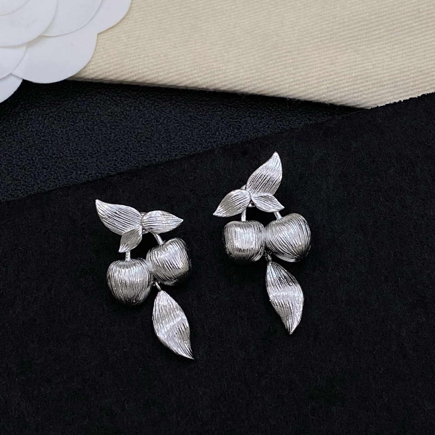 [TOP] Yves Saint Laurent YSL Earrings - 2 Color - 711 Luxury