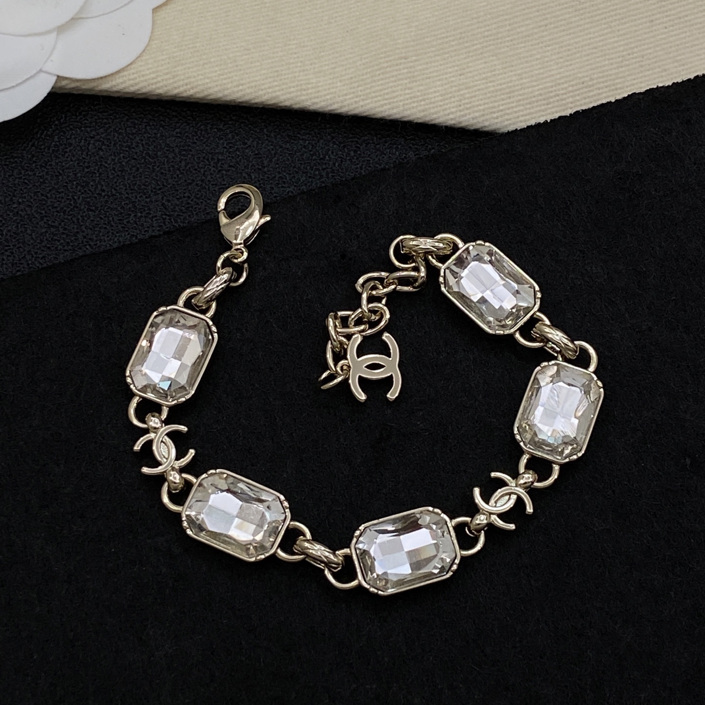 [TOP] CHANEL Bracelet - Gold - 711 Luxury