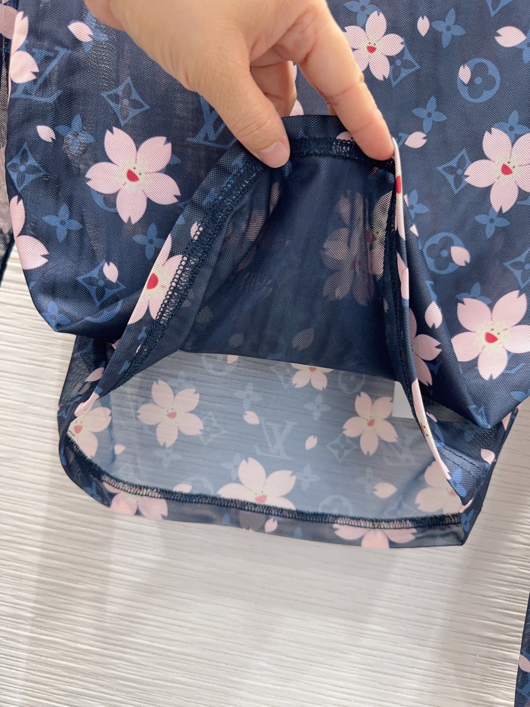 [TOP] Louis Vuitton LV Base Layer Shirt - Black