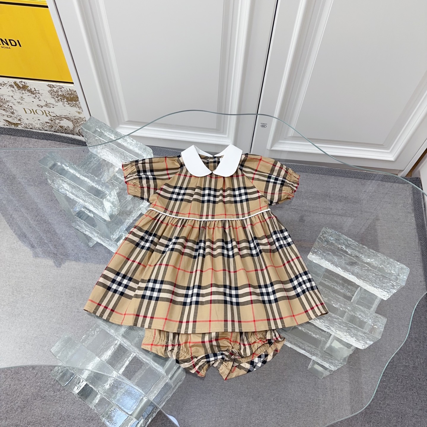 Burberry Girls White Peter Pan Collar Vintage Check Puff Sleeve Dress & Bloomers 2 Piece Matching Set Sizes 80-120 Baby Infant