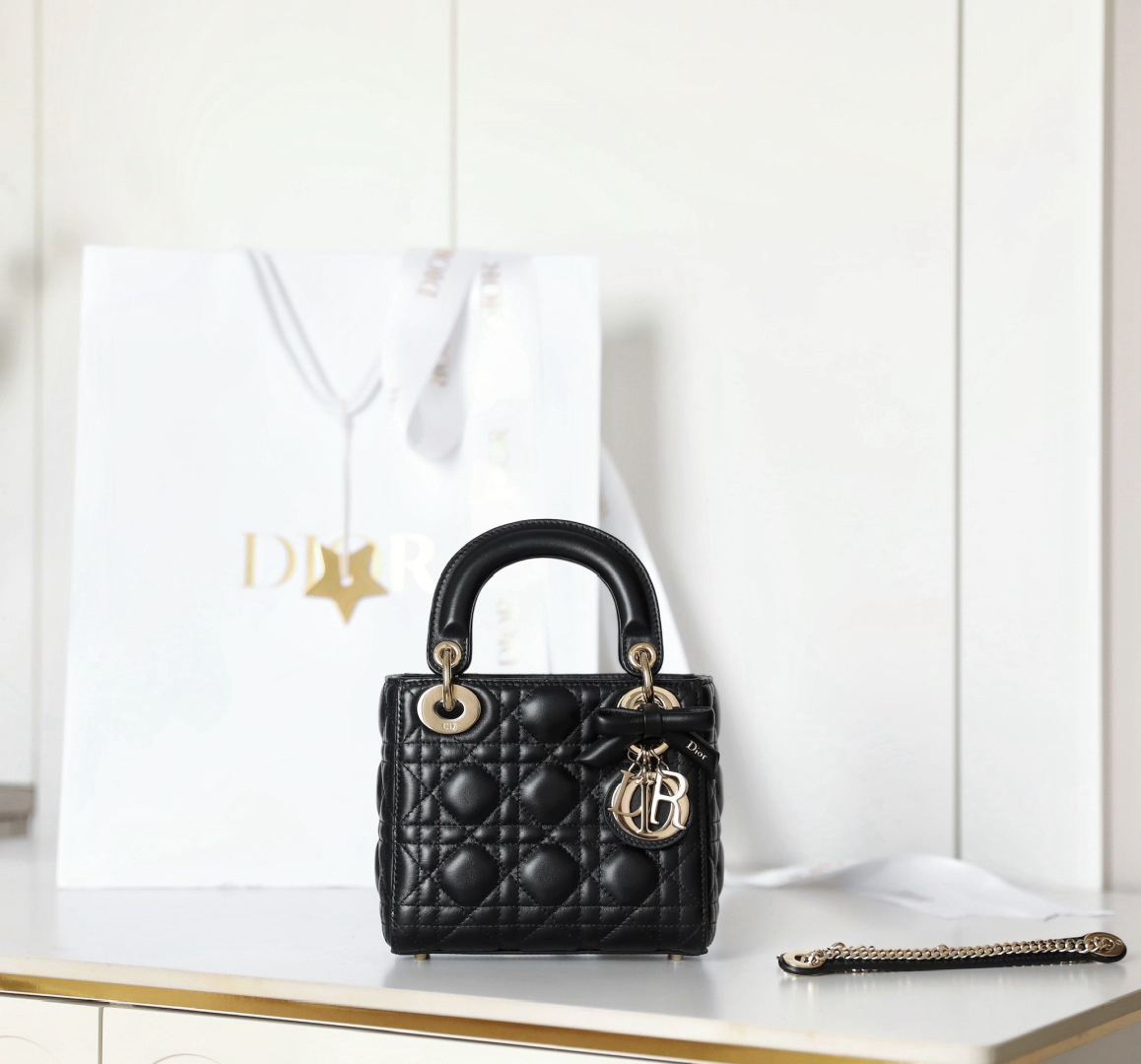 [TOP] Christian Dior Lady Dior Bag Lambskin 17x15x7cm - Black - 711 Luxury