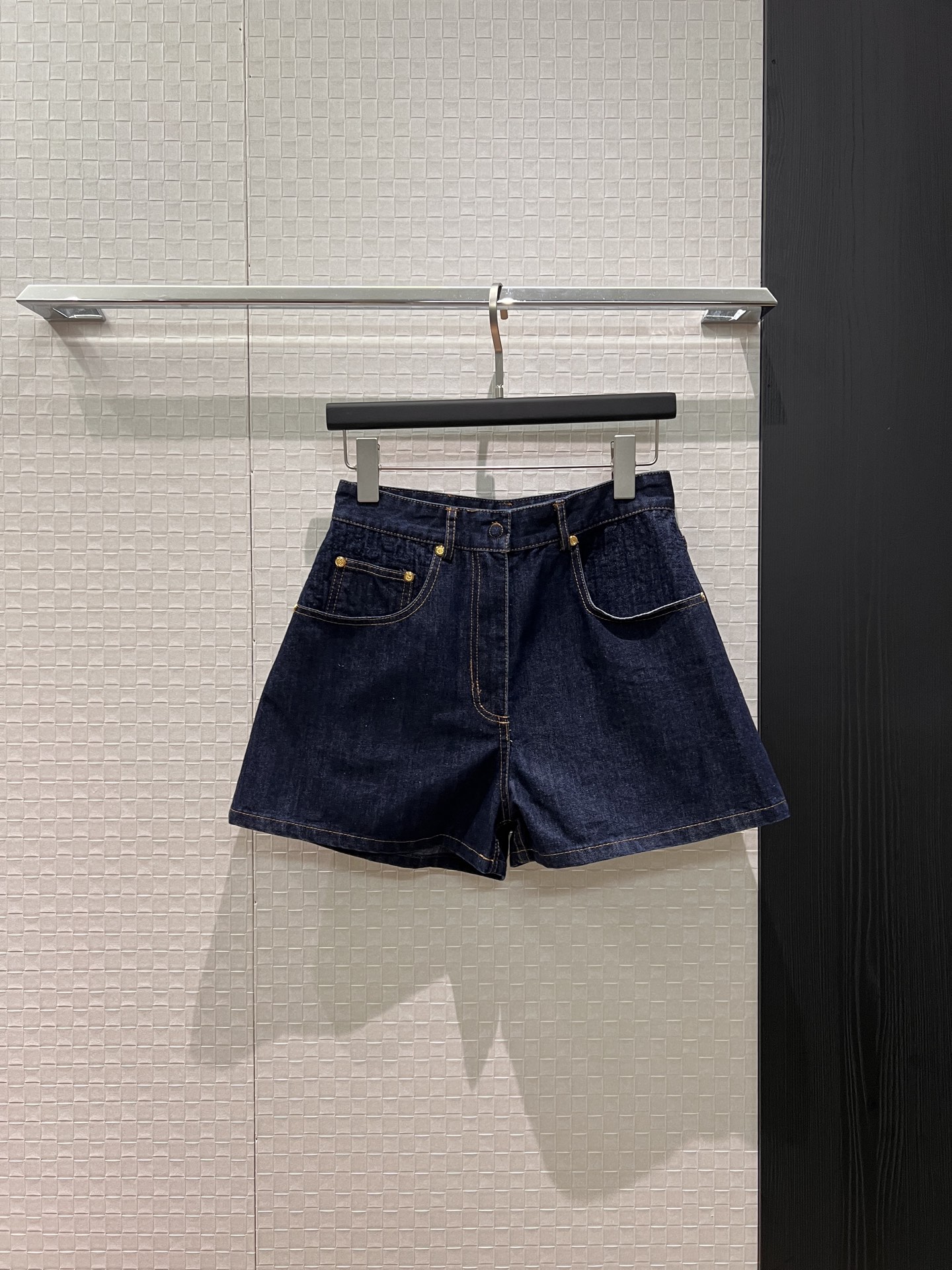 [TOP] FENDI Denim Shorts - Blue