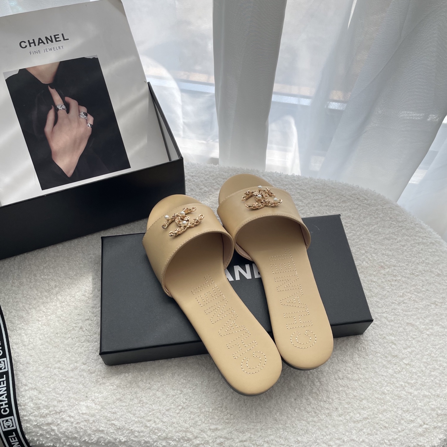 [TOP] CHANEL Flat Sandals - Khaki