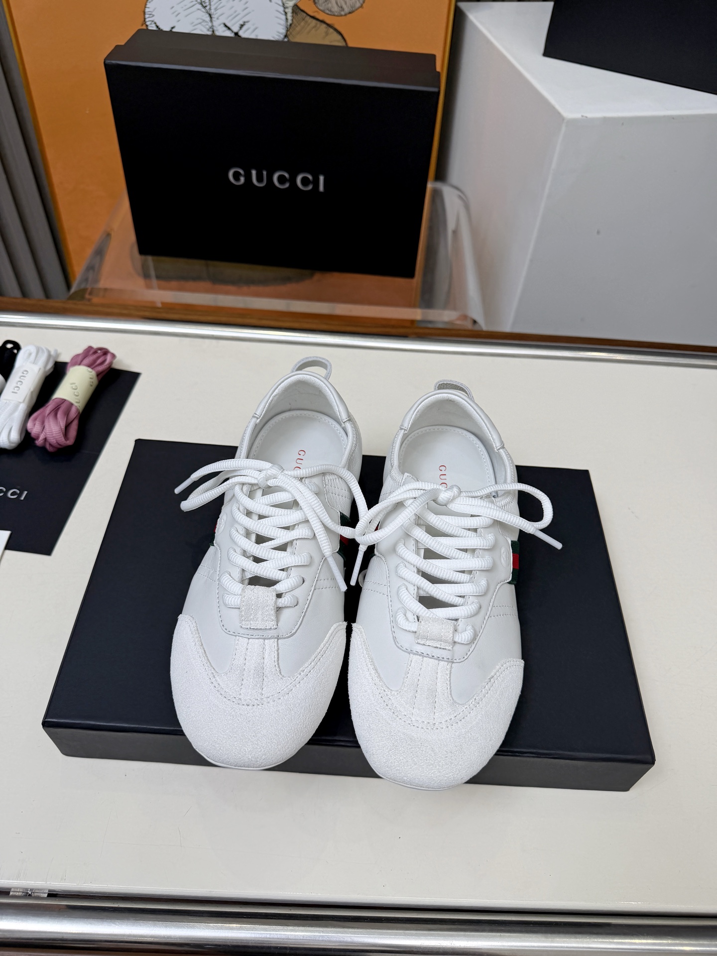 [TOP] GUCCI Sneaker - White - 711 Luxury