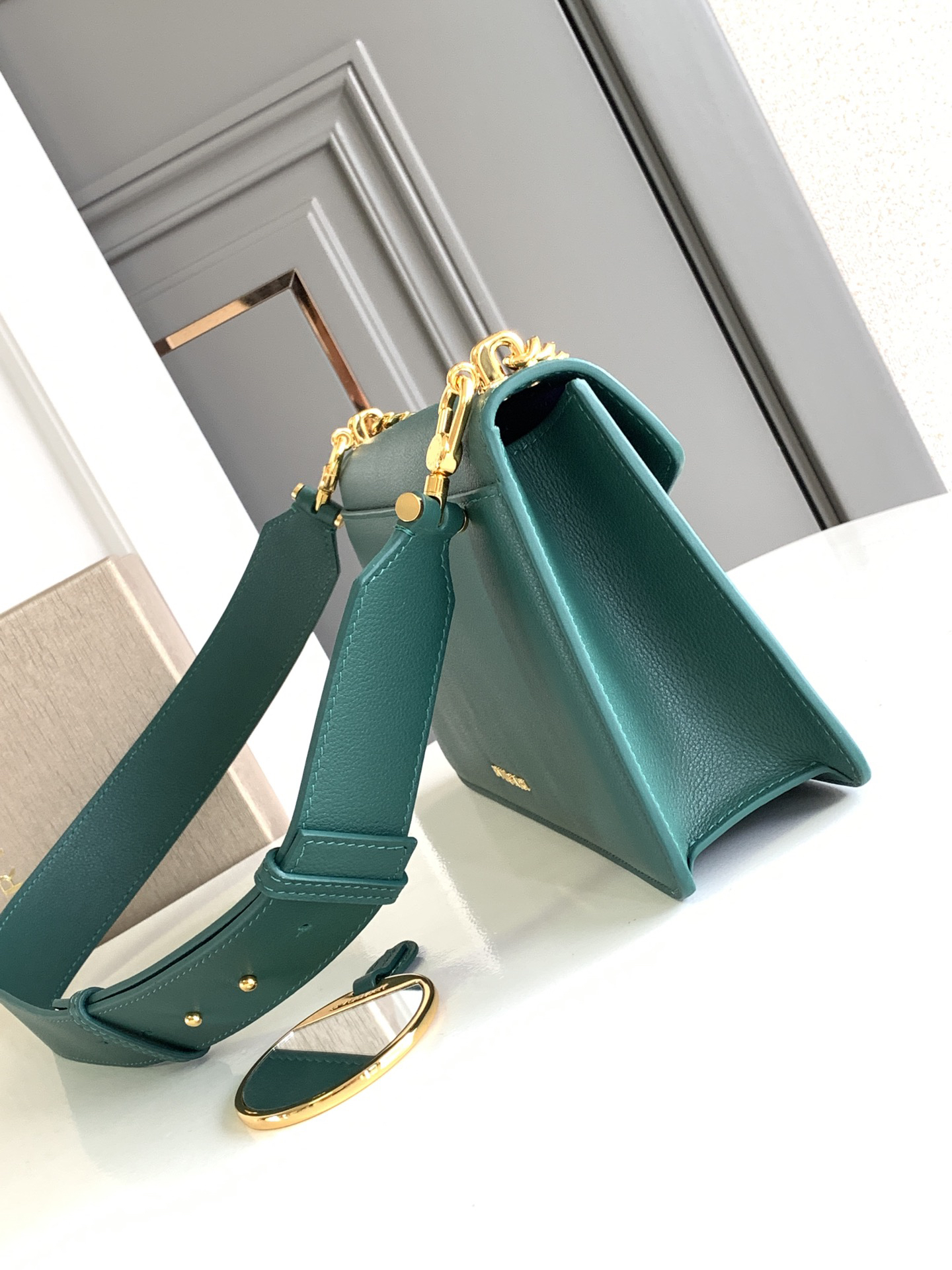 [TOP] BVLGARI Serpenti Eeat-Weat Bag Calfskin 28x17x6cm - Green - 711 Luxury