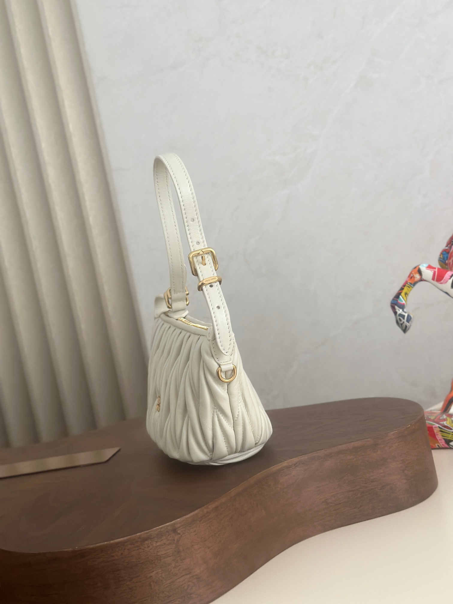 [TOP] Miu Miu Matelasse Mini Bag 15x8.5x8cm - White - 711 Luxury