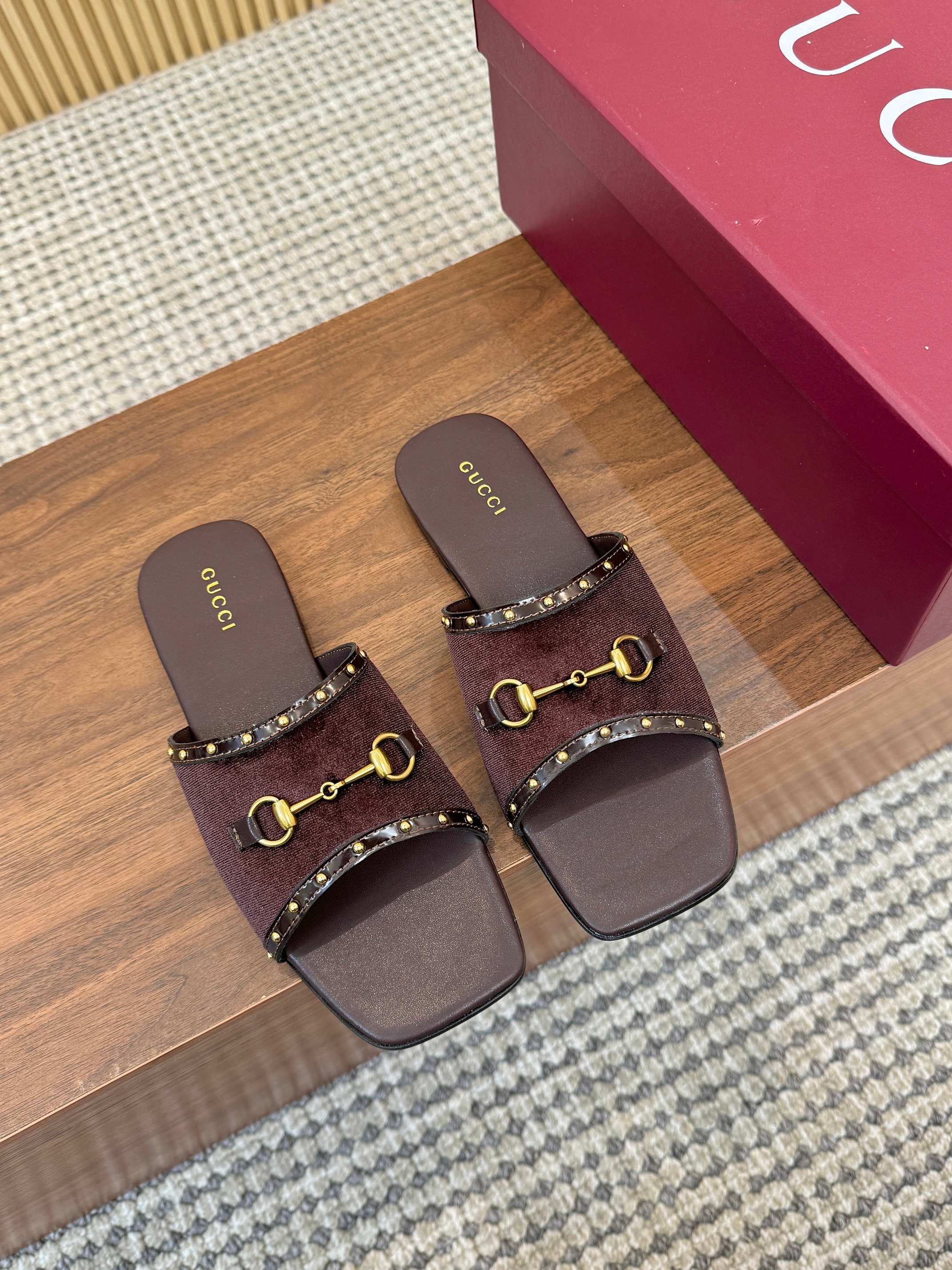 [TOP] GUCCI Slippers - Chocolate - 711 Luxury