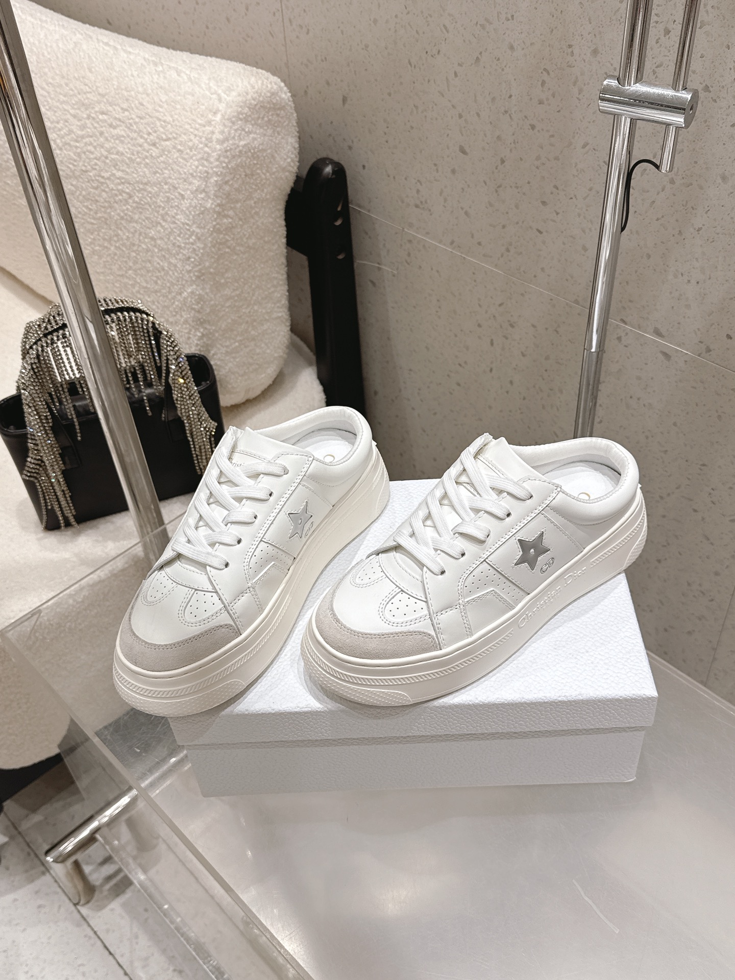 [TOP] Christian Dior Cowhide Casual Shoes - White - 711 Luxury
