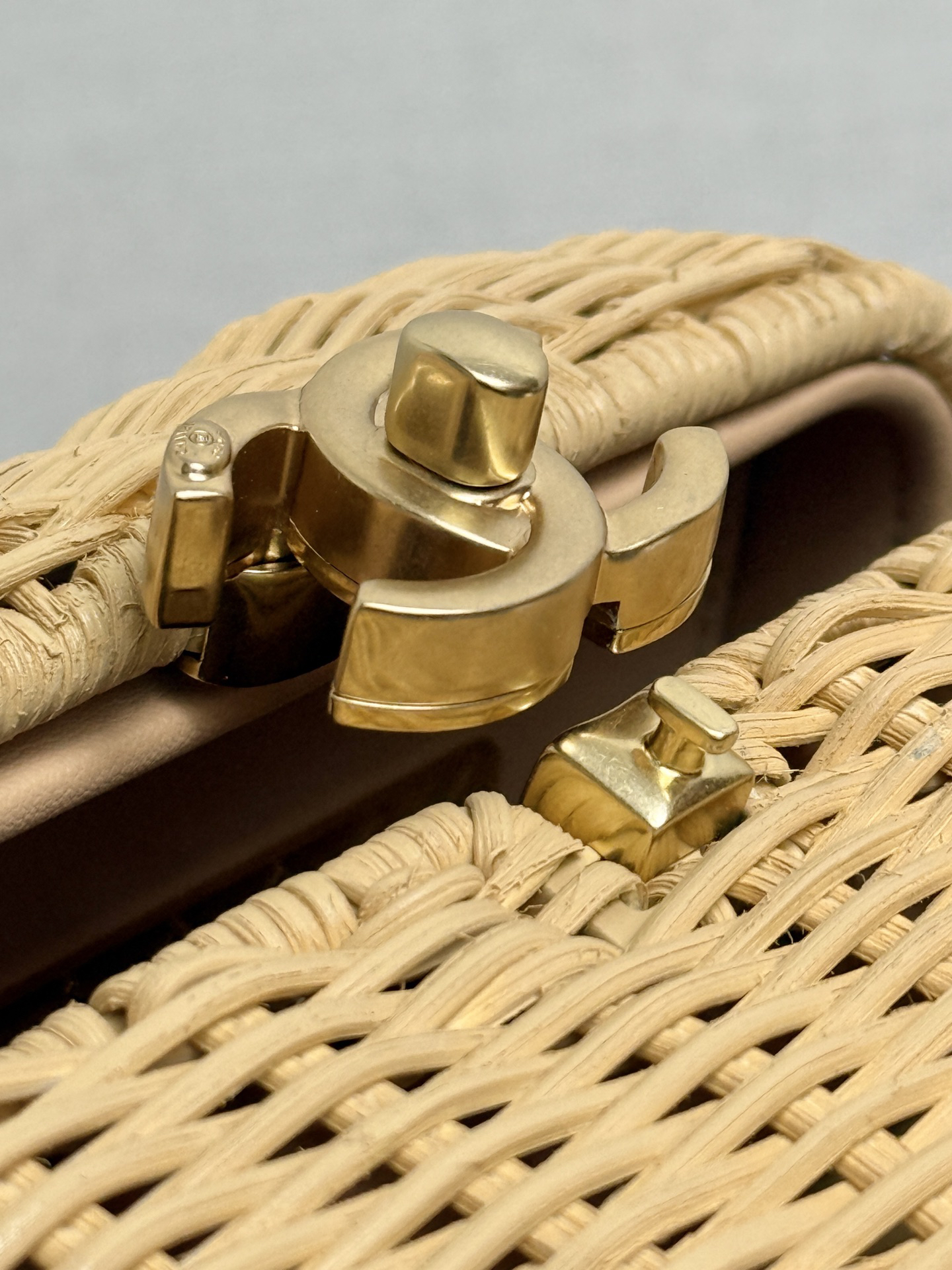[TOP] CHANEL Bamboo Woven Handle Bag 20x11x12cm - 711 Luxury