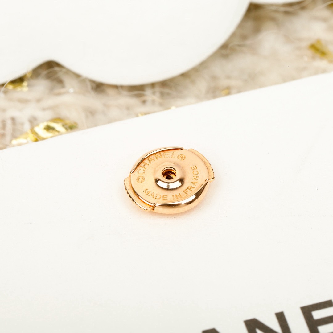 [TOP] CHANEL Earrings - Gold