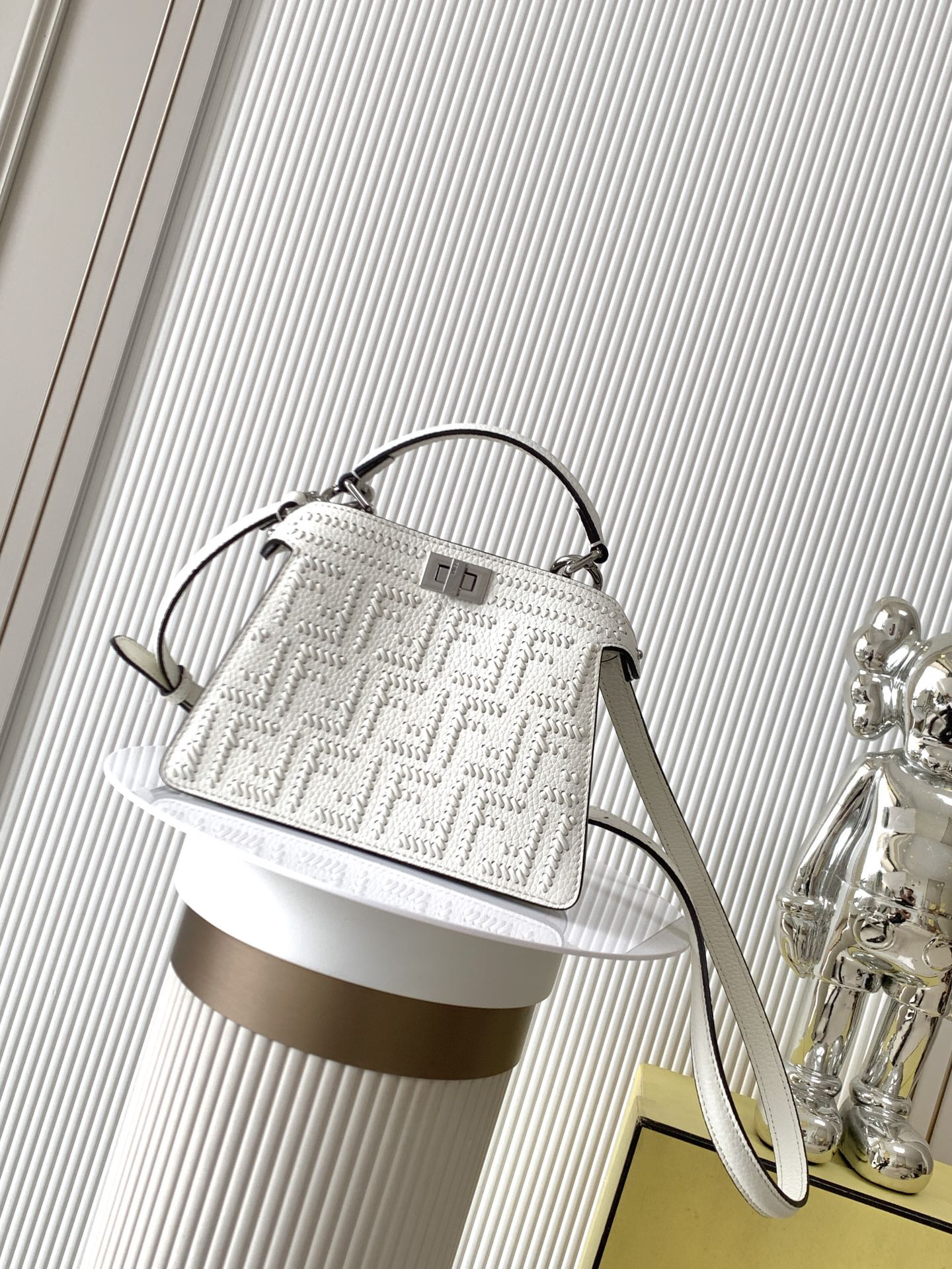 [TOP] FENDI Peekaboo ISeeU Bag Calfskin 20-11-15cm - White & SHW - 711 Luxury